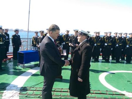 Порошенко: Крым из курорта превращен в гигантский склад оружия