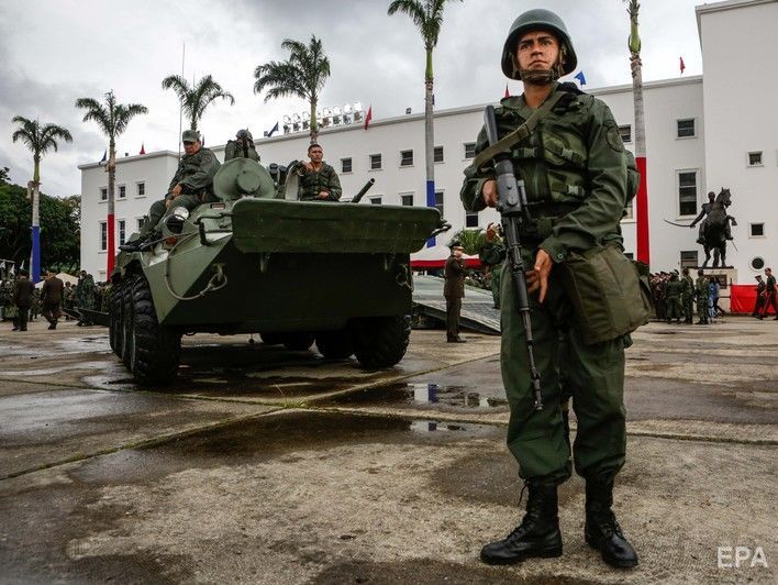 В ожидании гуманитарной помощи из США армию Венесуэлы привели в боевую готовность