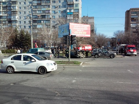 В Мариуполе перевернулся автомобиль с военными