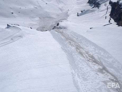 Унаслідок сходження лавини у Швейцарії загинула одна людина, троє постраждали