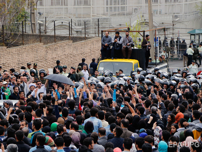 В Тегеране митинговали из-за оскорбления иранцев в Саудовской Аравии. Фоторепортаж