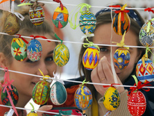 Крашенки, капанки, писанки: что означают узоры на пасхальных яйцах