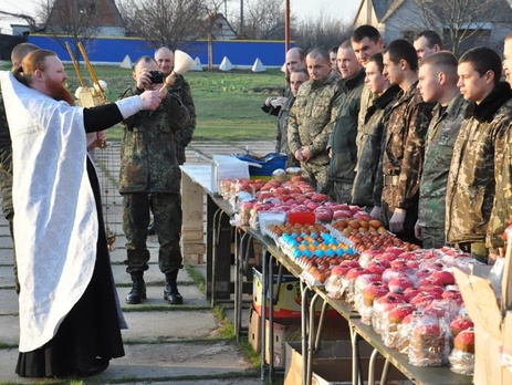 Пресс-центр АТО: Священнослужители посетили военных вблизи передовой и провели богослужение