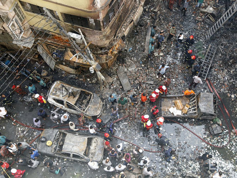 В Бангладеш в результате взрыва и пожара погибли более 80 человек. Фоторепортаж