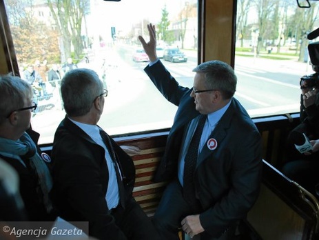 Трамвай, на котором ехал президент Польши, сошел с рельсов