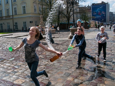Во Львове сегодня Поливальный понедельник