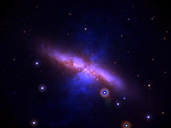 Вспышки сверхновых звезд "замедлили" расширение Вселенной