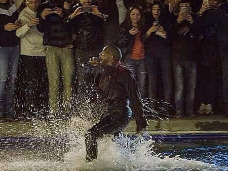 Канье Уэст прыгнул в озеро в центре Еревана