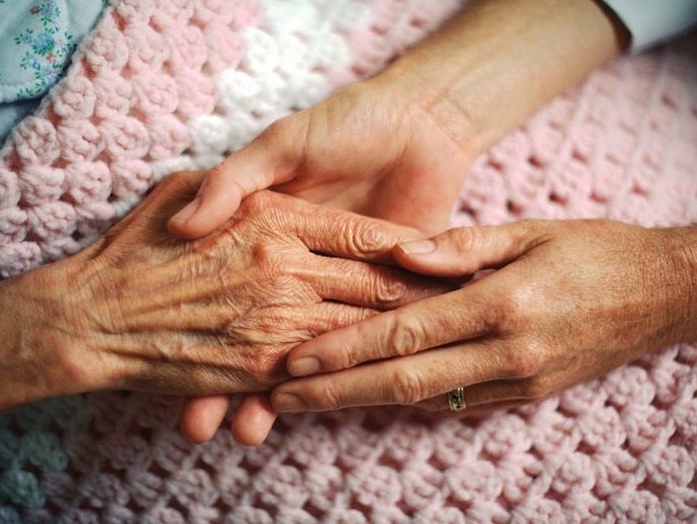 The Independent: В США супруги, проживавшие в разных домах престарелых, умерли с разницей в пять минут