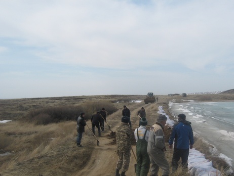 В связи с наводнениями в Казахстане эвакуируют жителей пострадавших сел и городов. Фоторепортаж