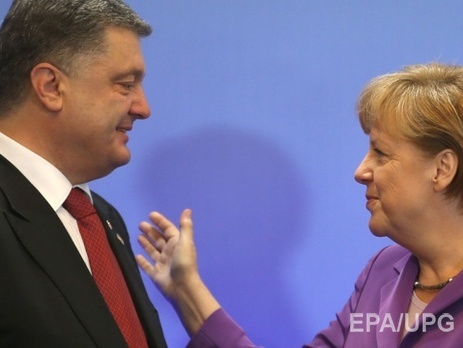 Порошенко сообщил Меркель о непрекращающемся огне боевиков