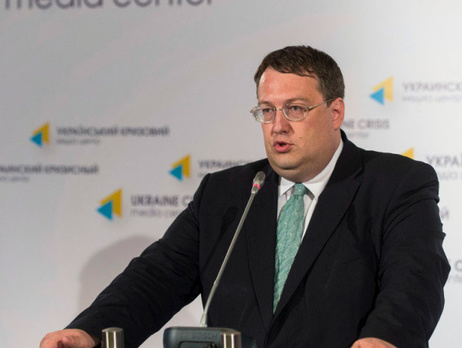 Антон Геращенко: Отстрел бездомных животных неприемлем. Их необходимо стерилизовать и через социальные сети находить новых хозяев