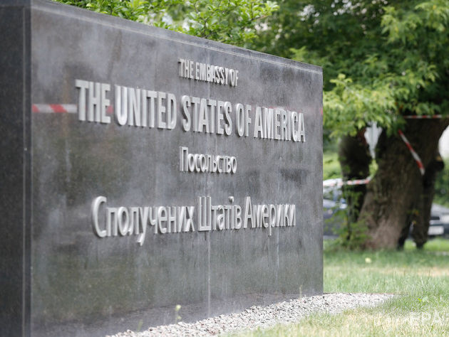 Посольство США: Коррупция остается проблемой, которая мешает украинцам достигать экономического и политического прогресса