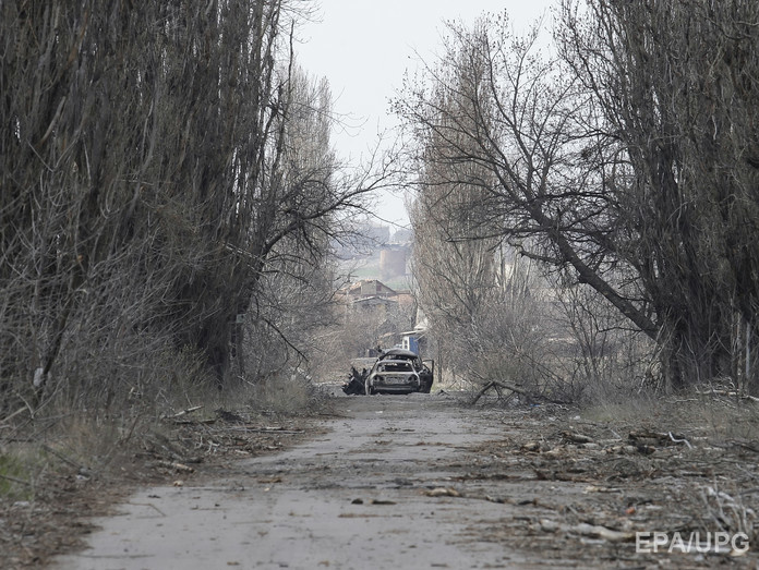 Пресс-центр АТО: В течение дня террористы обстреляли позиции украинских военных 24 раза, в основном &ndash; из стрелкового оружия