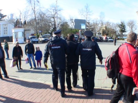 В оккупированном Севастополе российская полиция разогнала митинг против беззакония местных "властей"