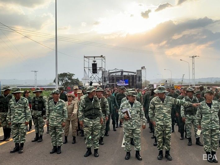 Армия Венесуэлы в ожидании гумпомощи США из Колумбии перебросила дополнительные силы к границе