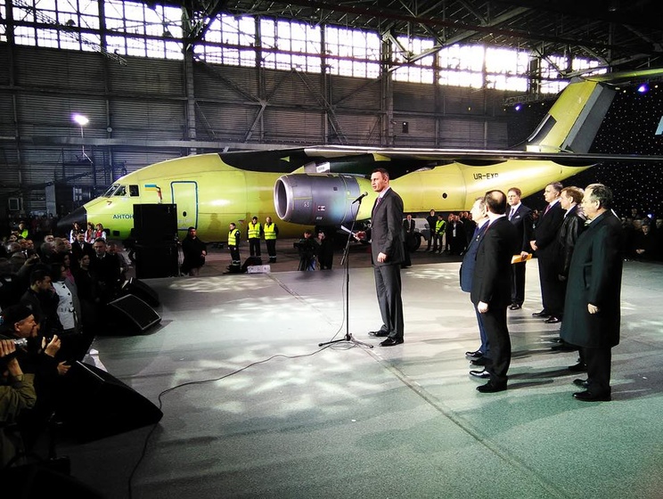На ГП "Антонов" представили самолет нового поколения Ан-178, не имеющий конкурентов в мире