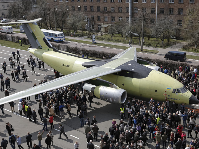 В Киеве презентовали новый самолет Ан-178. Фоторепортаж