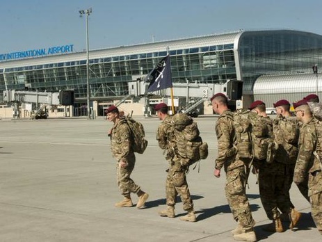 Десантники 173-й бригады США в украинском аэропорту