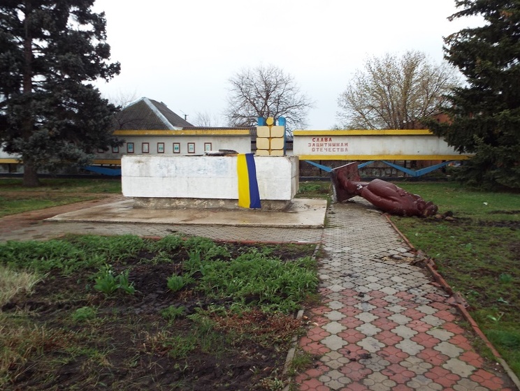 Москаль: В Станице Луганской ночью снесли памятник Ленину