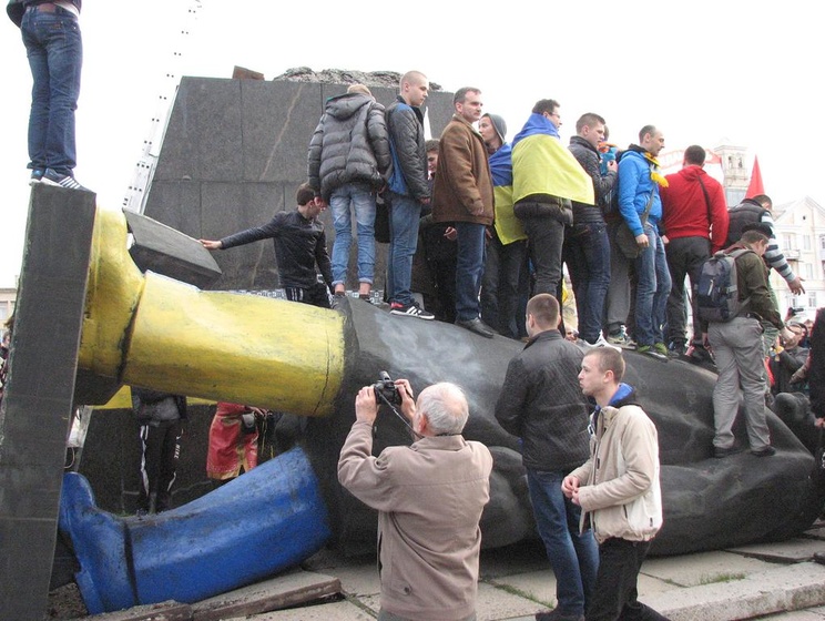 Донецкая ОГА: Памятник Ленину в Краматорске снесен незаконно