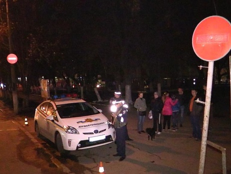 Памятник Ленину в Славянске охраняют вооруженные силовики