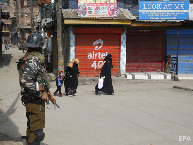 В связи с терактом индийские силовики провели зачистки в Кашмире. Есть убитые и задержанные