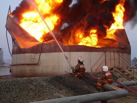 В Ямало-Ненецком округе РФ произошел взрыв нефтяного резервуара
