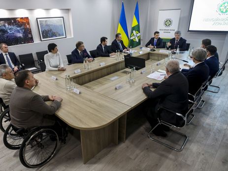 Порошенко заявил, что в Пенсионный фонд поступило 13,6 млрд грн от растаможивания автомобилей на еврономерах 