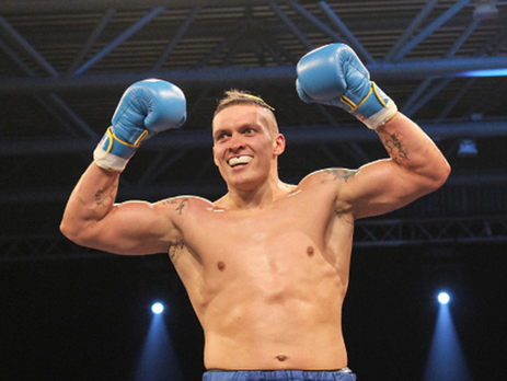 Порошенко поздравил боксера Усика с защитой чемпионского пояса