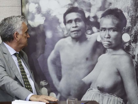 Минкульт Бразилии подает в суд на Facebook за заблокированную соцсетью фотографию индианки с обнаженной грудью