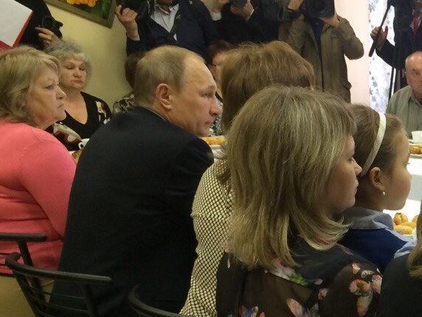Путин встретился с погорельцами в Хакасии