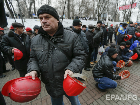 Протестующие шахтеры прорвались к зданию Администрации Президента