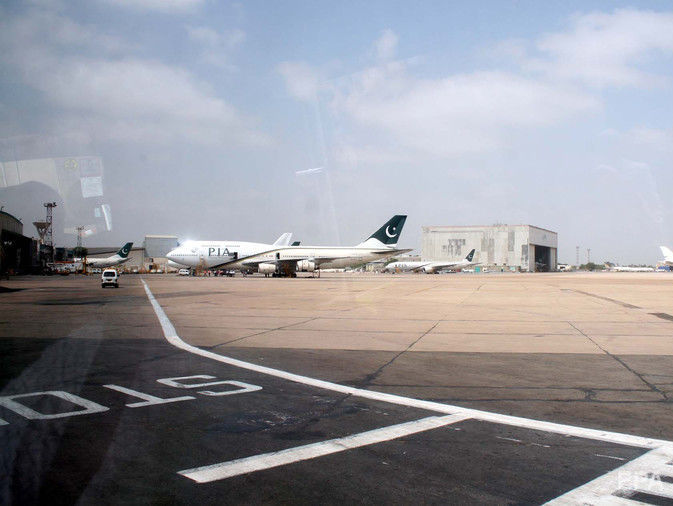 Пакистан закрыл свое воздушное пространство для всех коммерческих рейсов