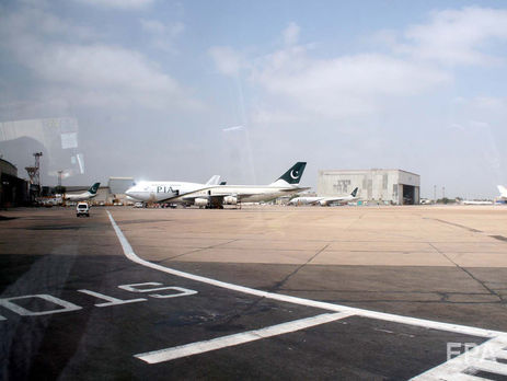 Пакистан закрив свій повітряний простір для всіх комерційних рейсів