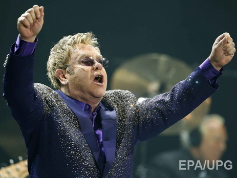 Из американского музея украли очки Элтона Джона