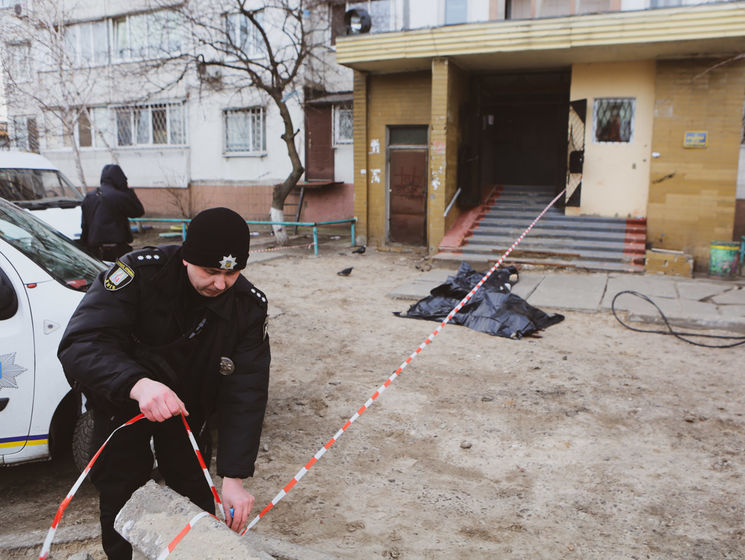 У Києві з вікна багатоповерхівки випав 21-річний нацгвардієць, він загинув