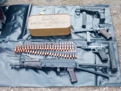 У Донецькій області виявили схованку з російським пістолетом-кулеметом із глушником та іншою зброєю – СБУ