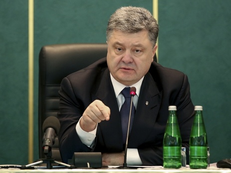 Порошенко подписал закон, усиливающий ответственность за военные преступления