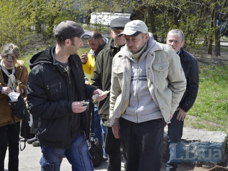 СМИ: Митингующим, которые перекрывали улицы в Киеве, заплатили по 80 грн