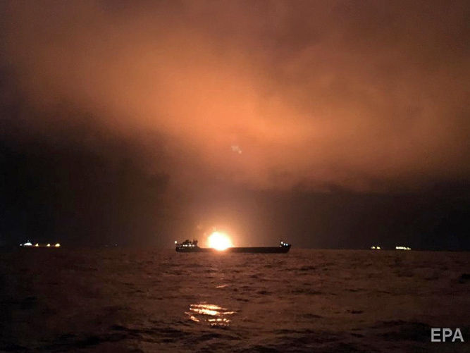 Удалось потушить пожар на одном из горевших в Черном море танкеров