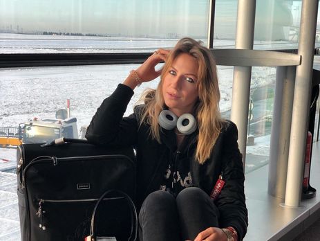 Нікітюк позувала в білому боді та хутряній шапці