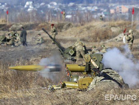 Пресс-центр АТО: Боевики ночью обстреляли позиции сил АТО и села Донбасса из 