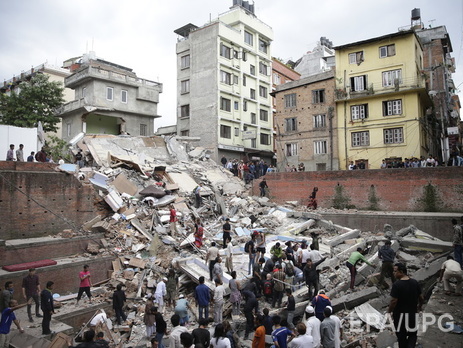 В Непале в результате землетрясения магнитудой 7,9 погибли более 150 человек