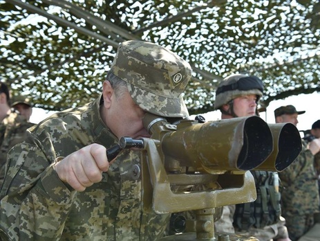 Порошенко: Украина выполняет Минские договоренности, но готова защищать свою территорию