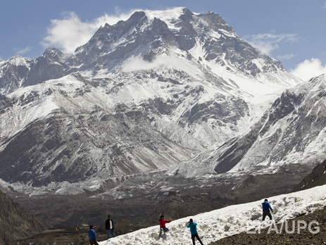 На Эвересте под лавинами погибли 17 альпинистов, в том числе – топ-менеджер Google