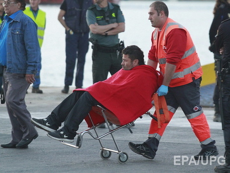 Спасатели эвакуировали всех пассажиров загоревшегося в Средиземном море парома