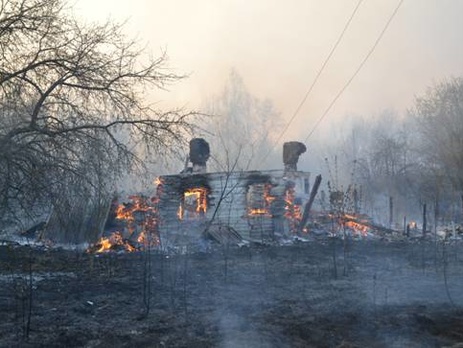 Спасатели эвакуировали жителей зоны отчуждения. Фоторепортаж
