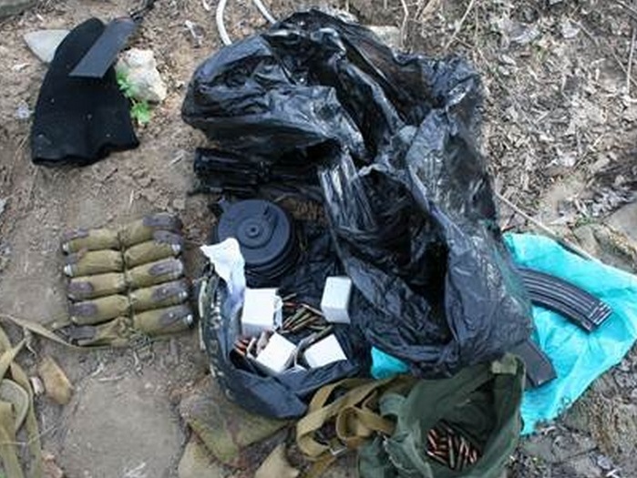 СБУ: В Харьковской области и Хмельницком обнаружены три тайника с большим арсеналом оружия и боеприпасов