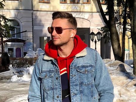 Лазарев показал подросшего сына и домашних питомцев